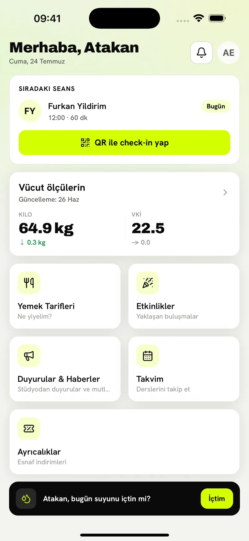 GymStack üye uygulamasının ana ekranı: sıradaki seans, QR ile check-in ve vücut ölçüleri